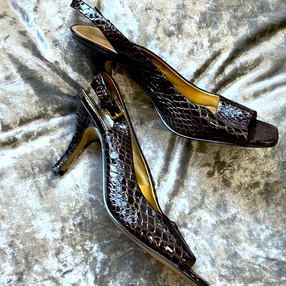 Tahari shoes Sz 10 - Picture 6 of 12